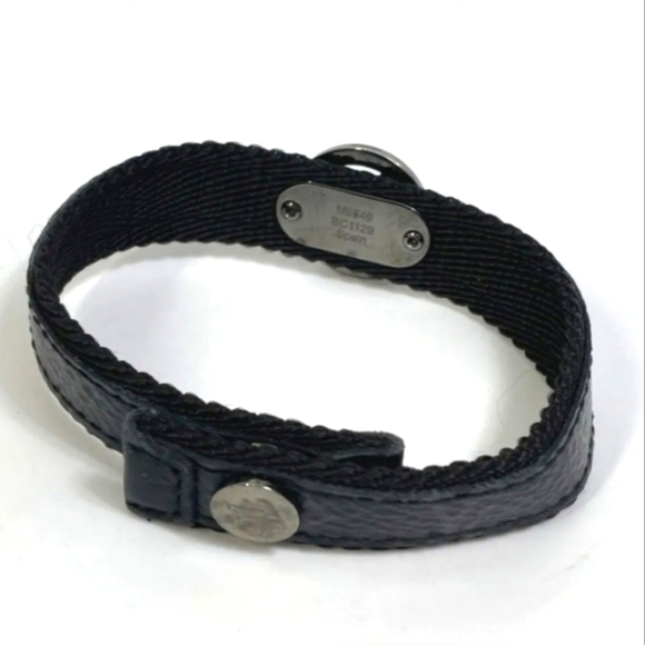 LOUIS VUITTON REVERSABLE BRACELET ON SIDE CLASSIC LV 🤎 PATTERN OTHER SIDE RED ❤ - Picture 2 of 6